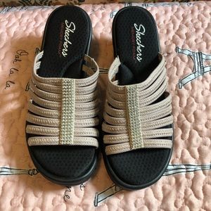 Skechers rumbler’s hotshot sandals with rhinestones.